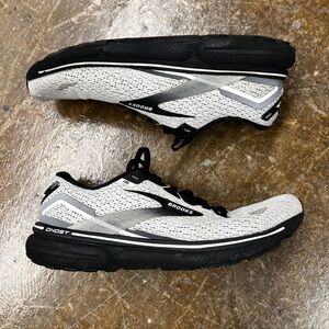 Brooks Men's Ghost 15 Running Shoes. Mens 8.5. White. WELL WORN